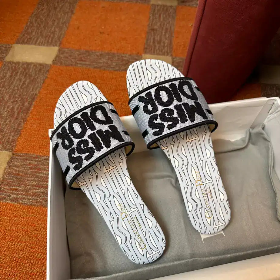 DIOR DWAY SLIDE – DS023