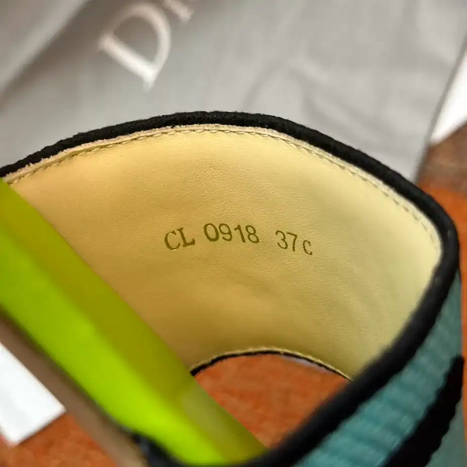 DIOR DWAY SLIDE – DS031
