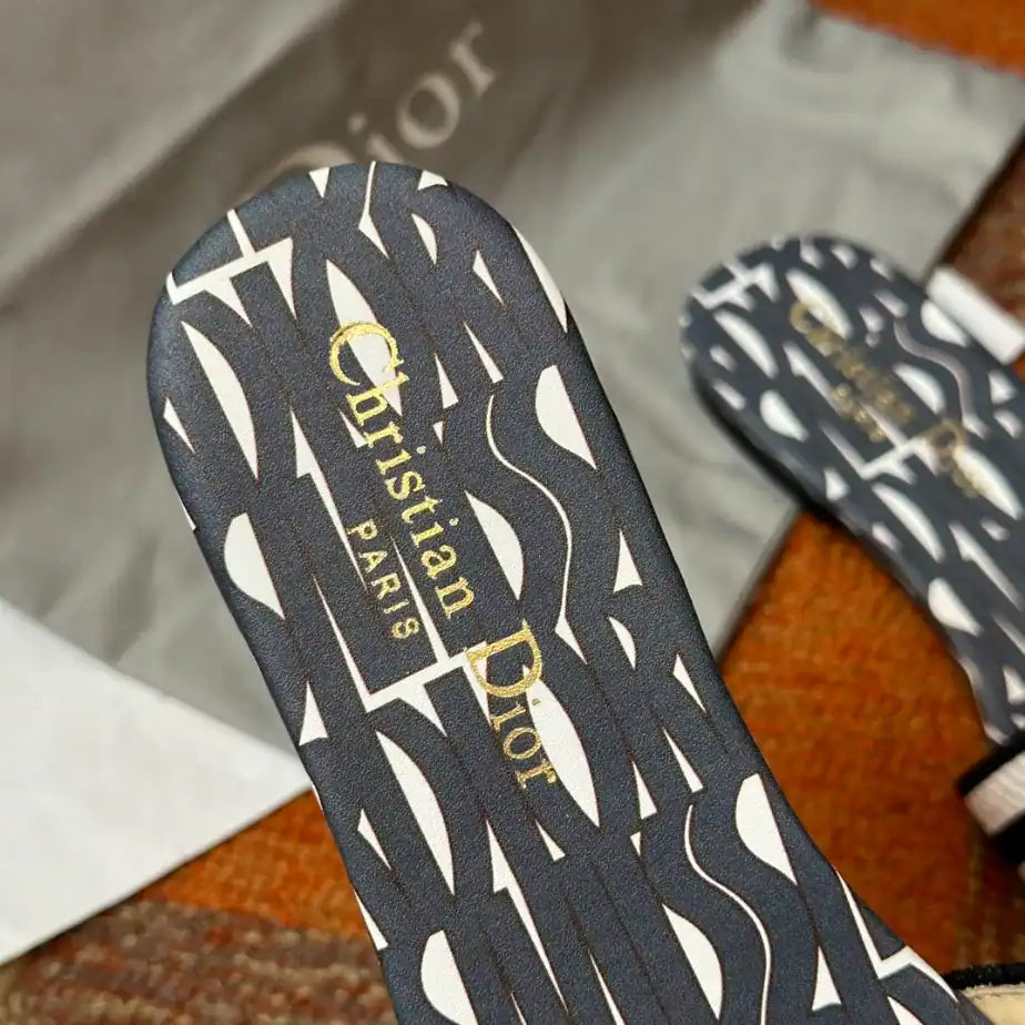 DIOR DWAY SLIDE – DS034