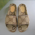 GUCCI MEN’S MAXI GG CANVAS SLIDE SANDAL – GSL070