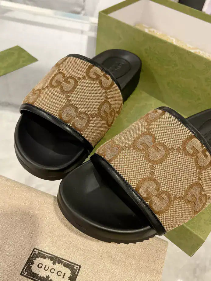 GUCCI MEN’S SLIDE SANDAL – GSL060