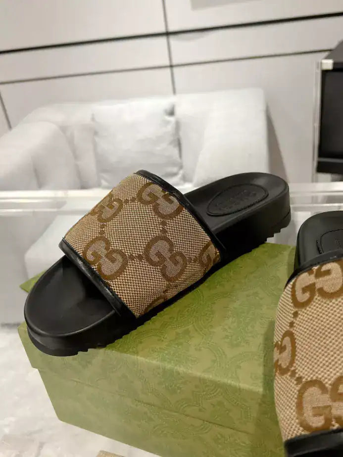 GUCCI MEN’S SLIDE SANDAL – GSL060