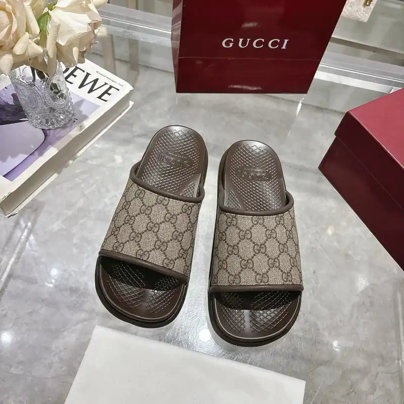 GUCCI MEN’S SLIDE SANDAL – GSL072