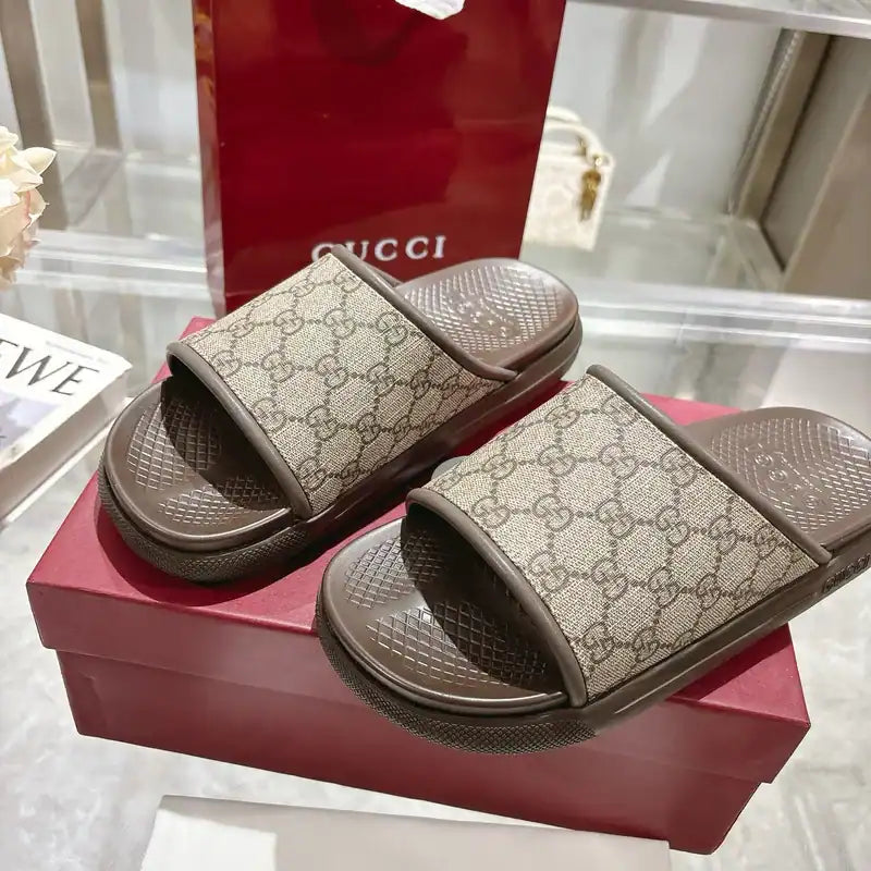 GUCCI MEN’S SLIDE SANDAL – GSL072