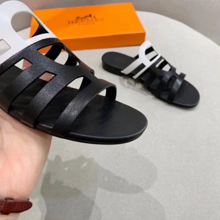 HERMES CAMELIA SLIDE SANDALS IN BLACK/WHITE CALFSKIN – HMSD140