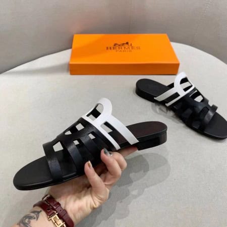 HERMES CAMELIA SLIDE SANDALS IN BLACK/WHITE CALFSKIN – HMSD140
