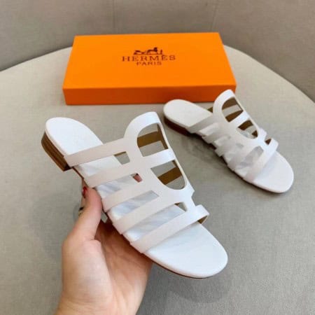 HERMES CAMELIA SLIDE SANDALS IN WHITE CALFSKIN – HMSD139