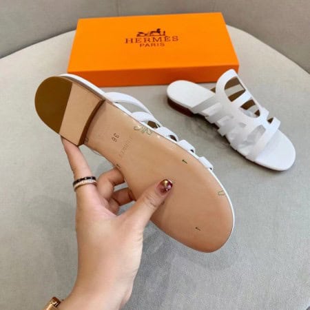 HERMES CAMELIA SLIDE SANDALS IN WHITE CALFSKIN – HMSD139