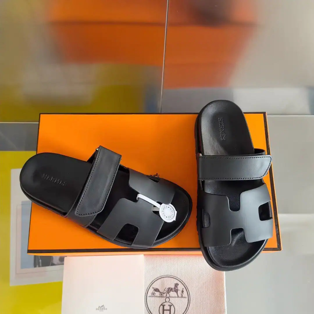 HERMES MEN’S CHYPRE SANDALS IN BLACK CALFSKIN – HMSD007
