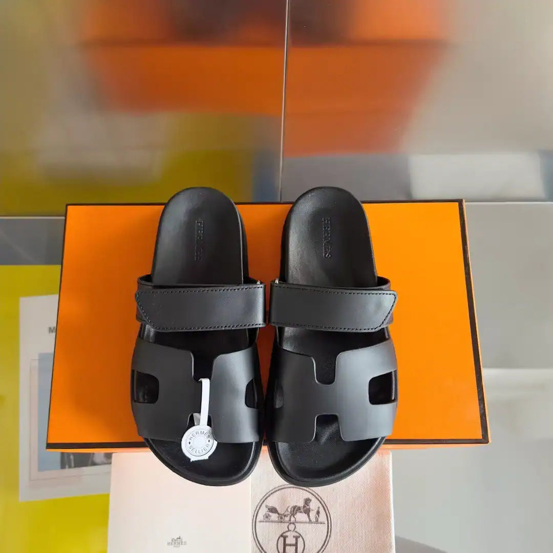 HERMES MEN’S CHYPRE SANDALS IN BLACK CALFSKIN – HMSD007