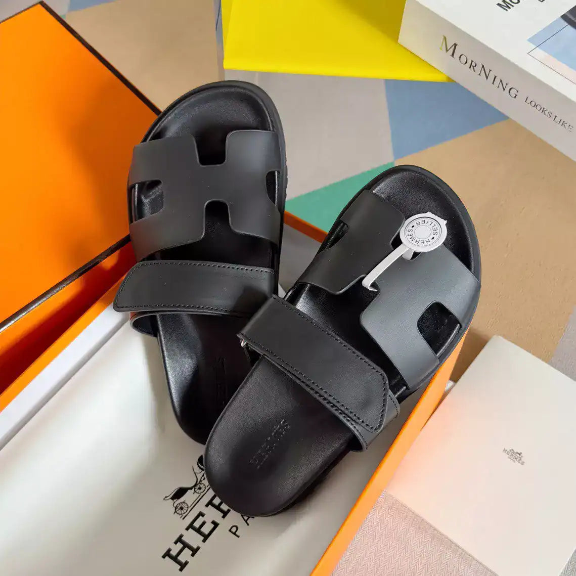 HERMES MEN’S CHYPRE SANDALS IN BLACK CALFSKIN – HMSD007