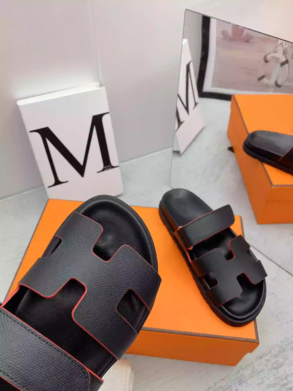 HERMES MEN’S CHYPRE SANDALS IN BLACK EPSOM CALFSKIN – HMSD009