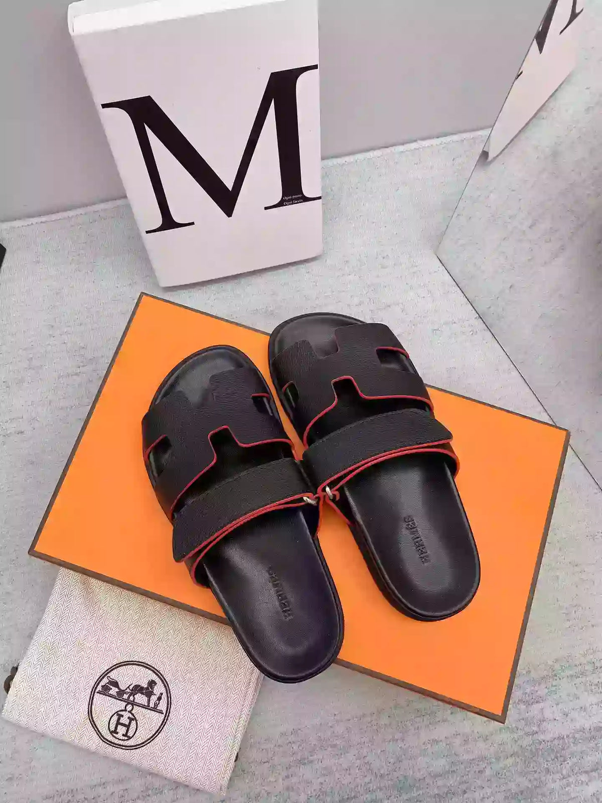 HERMES MEN’S CHYPRE SANDALS IN BLACK EPSOM CALFSKIN – HMSD009