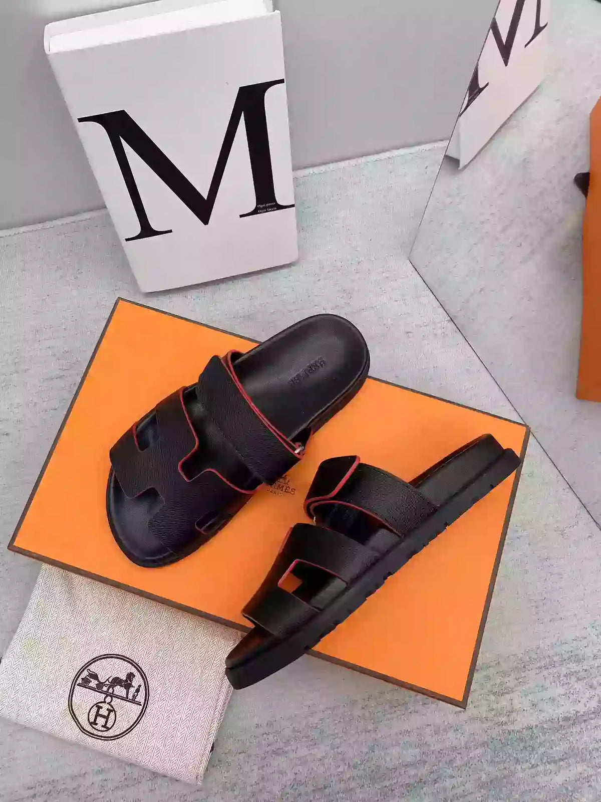 HERMES MEN’S CHYPRE SANDALS IN BLACK EPSOM CALFSKIN – HMSD009