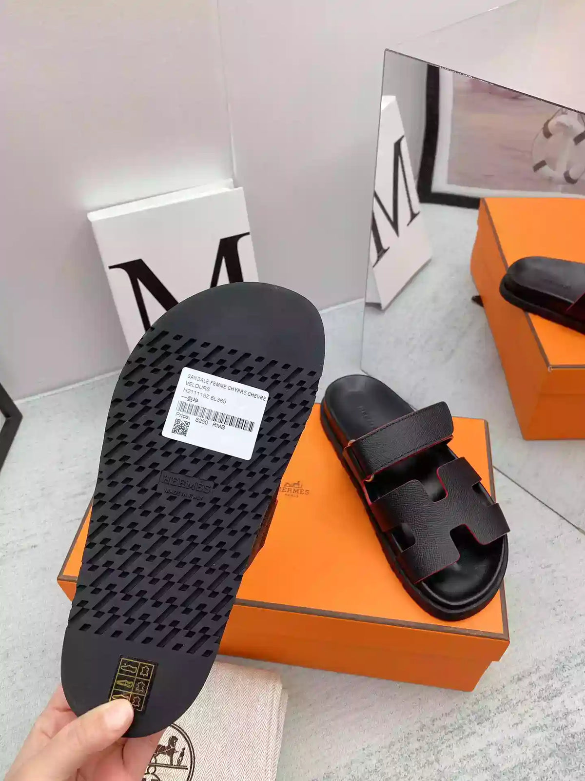 HERMES MEN’S CHYPRE SANDALS IN BLACK EPSOM CALFSKIN – HMSD009