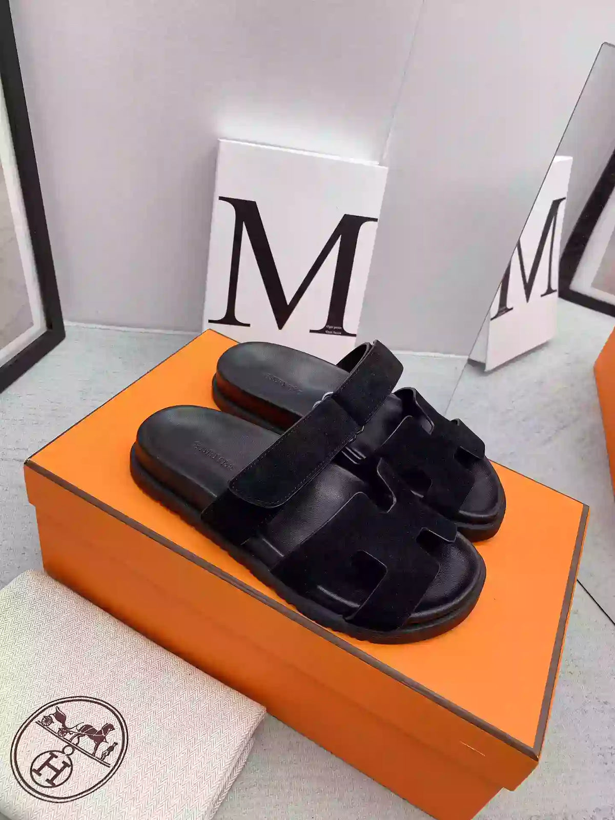 HERMES MEN’S CHYPRE SANDALS IN BLACK SUEDE CALFSKIN – HMSD011