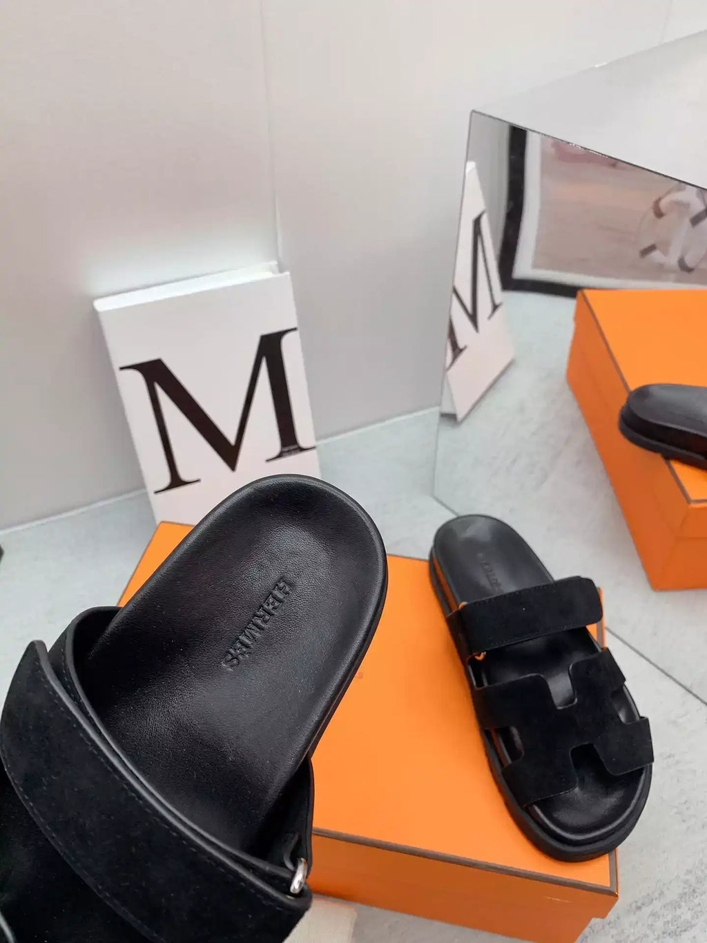 HERMES MEN’S CHYPRE SANDALS IN BLACK SUEDE CALFSKIN – HMSD011