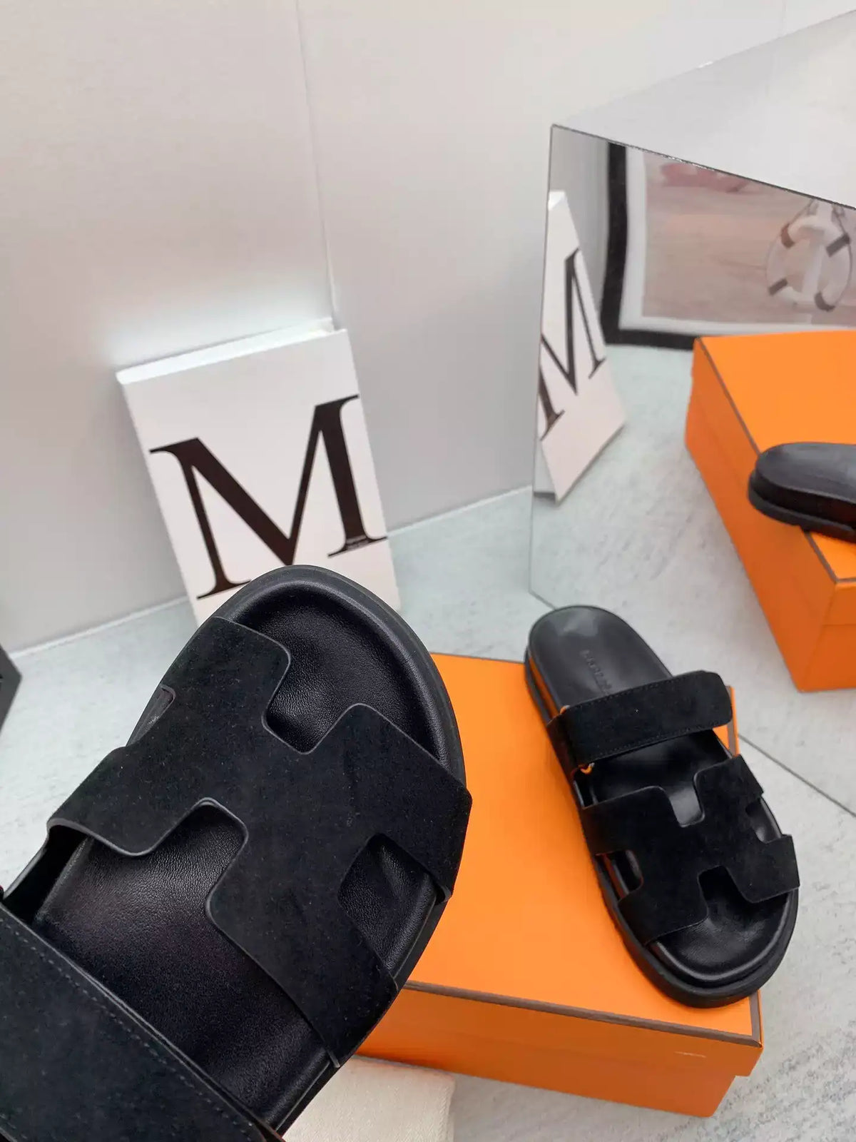 HERMES MEN’S CHYPRE SANDALS IN BLACK SUEDE CALFSKIN – HMSD011