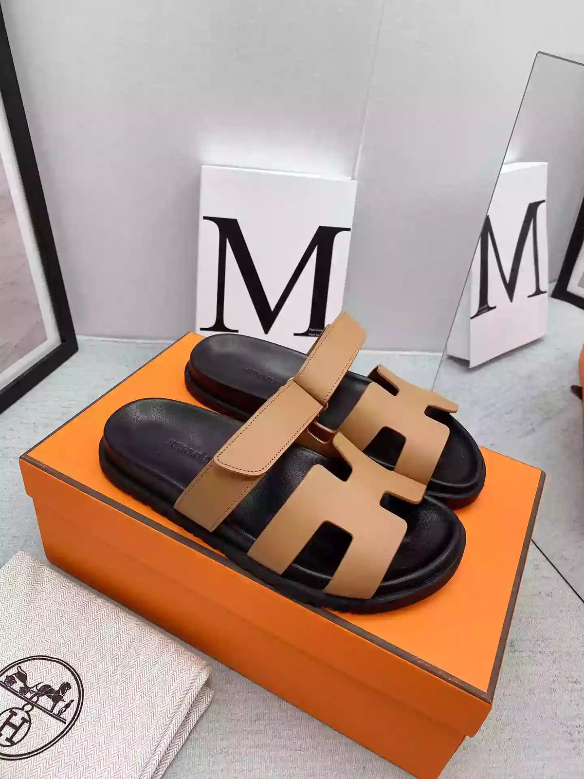 HERMES MEN’S CHYPRE SANDALS IN BROWN CALFSKIN – HMSD006
