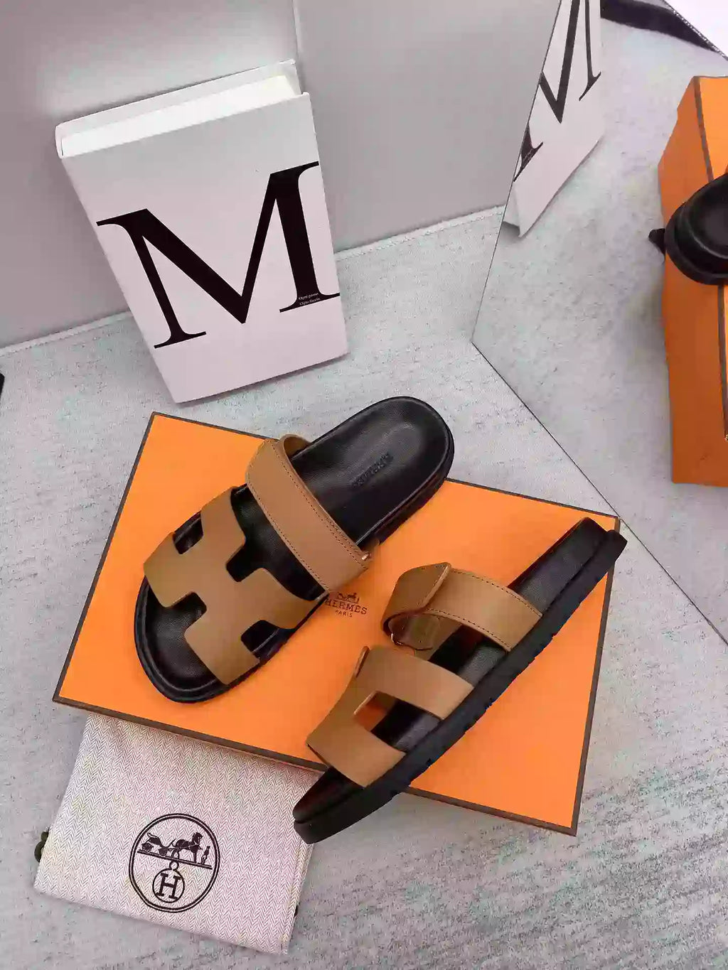 HERMES MEN’S CHYPRE SANDALS IN BROWN CALFSKIN – HMSD006