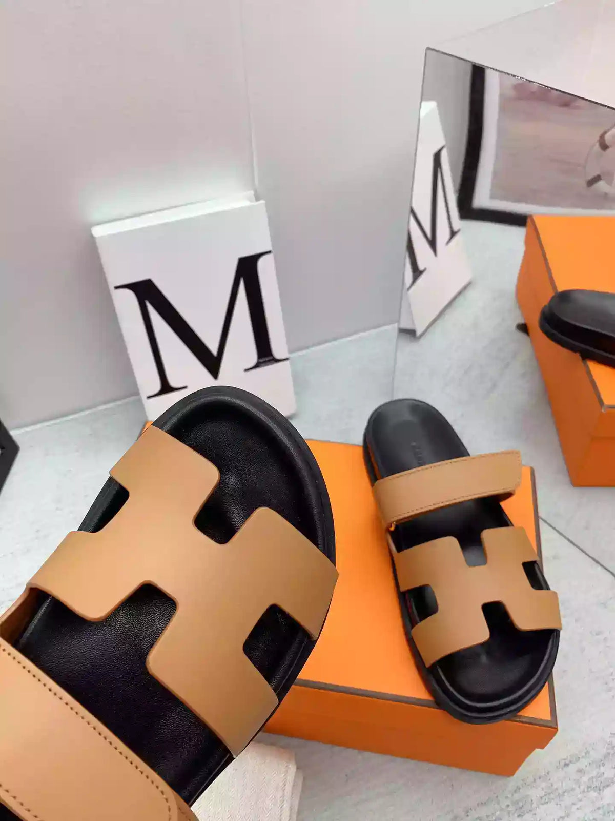 HERMES MEN’S CHYPRE SANDALS IN BROWN CALFSKIN – HMSD006