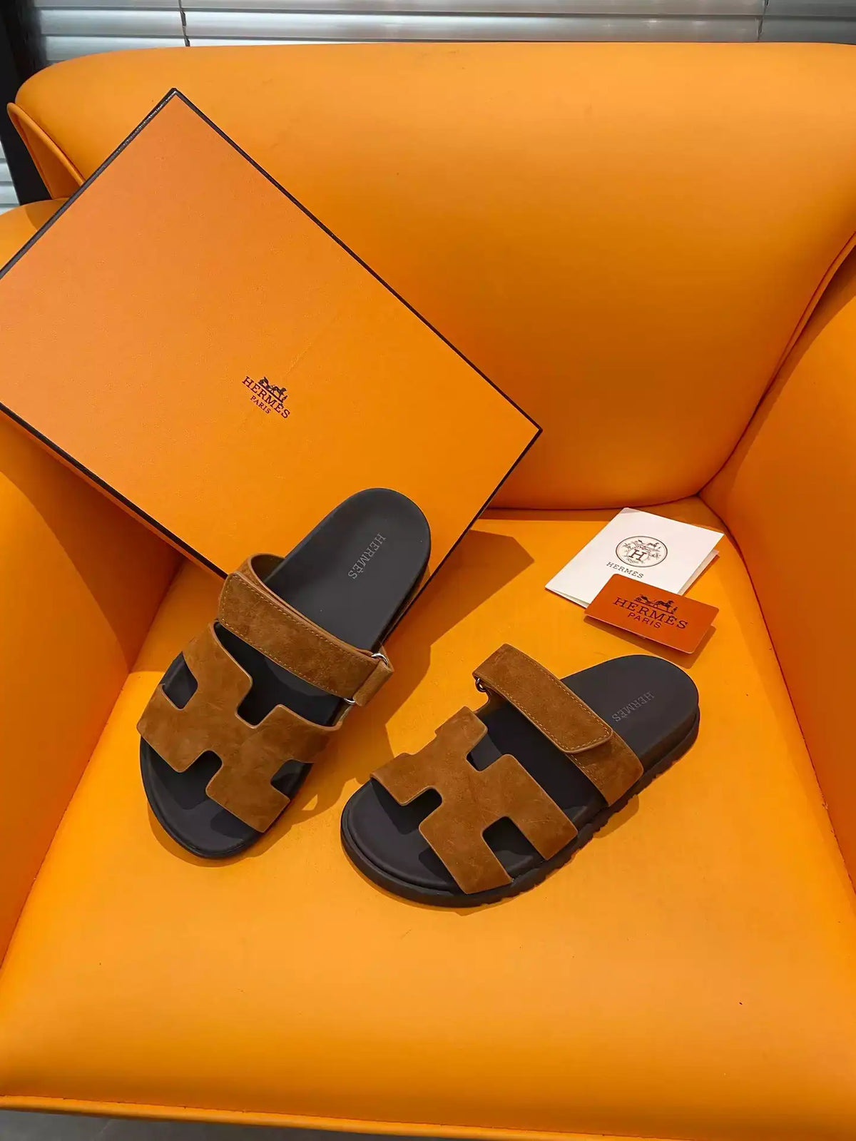 HERMES MEN’S CHYPRE SANDALS IN BROWN SUEDE CALFSKIN – HMSD012
