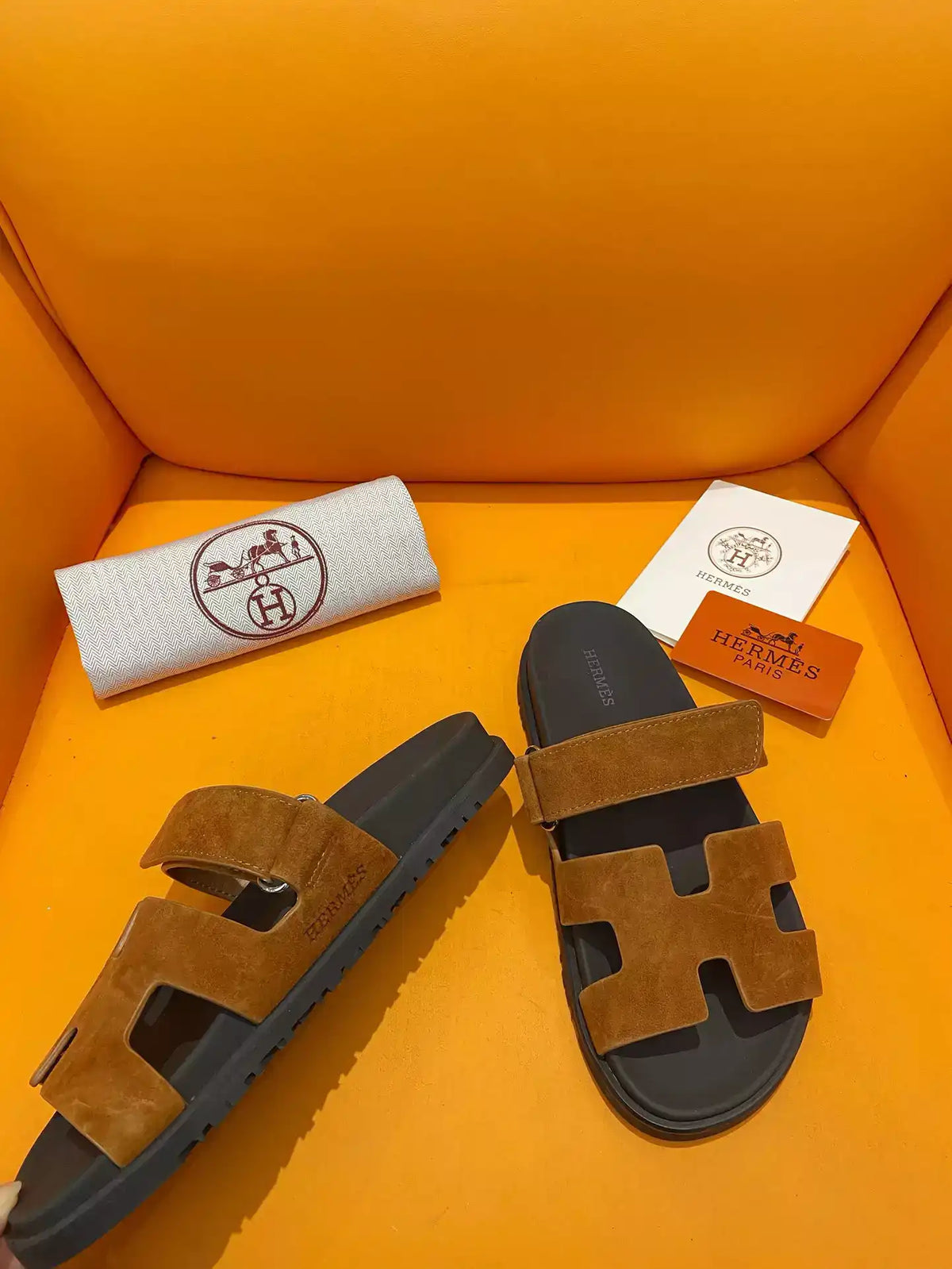 HERMES MEN’S CHYPRE SANDALS IN BROWN SUEDE CALFSKIN – HMSD012