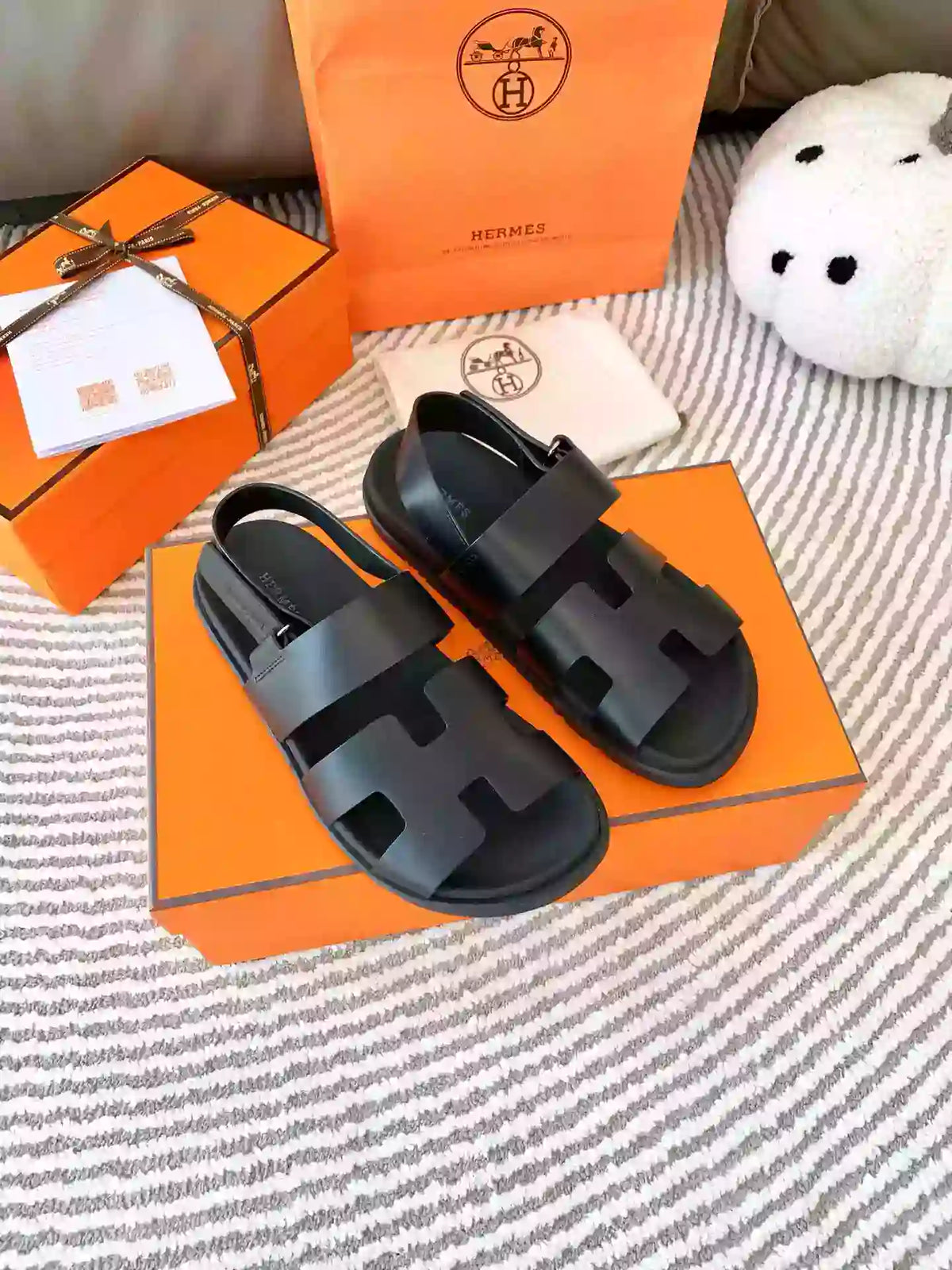HERMES MEN’S GENIUS SANDALS IN BLACK CALFSKIN – HMSD003