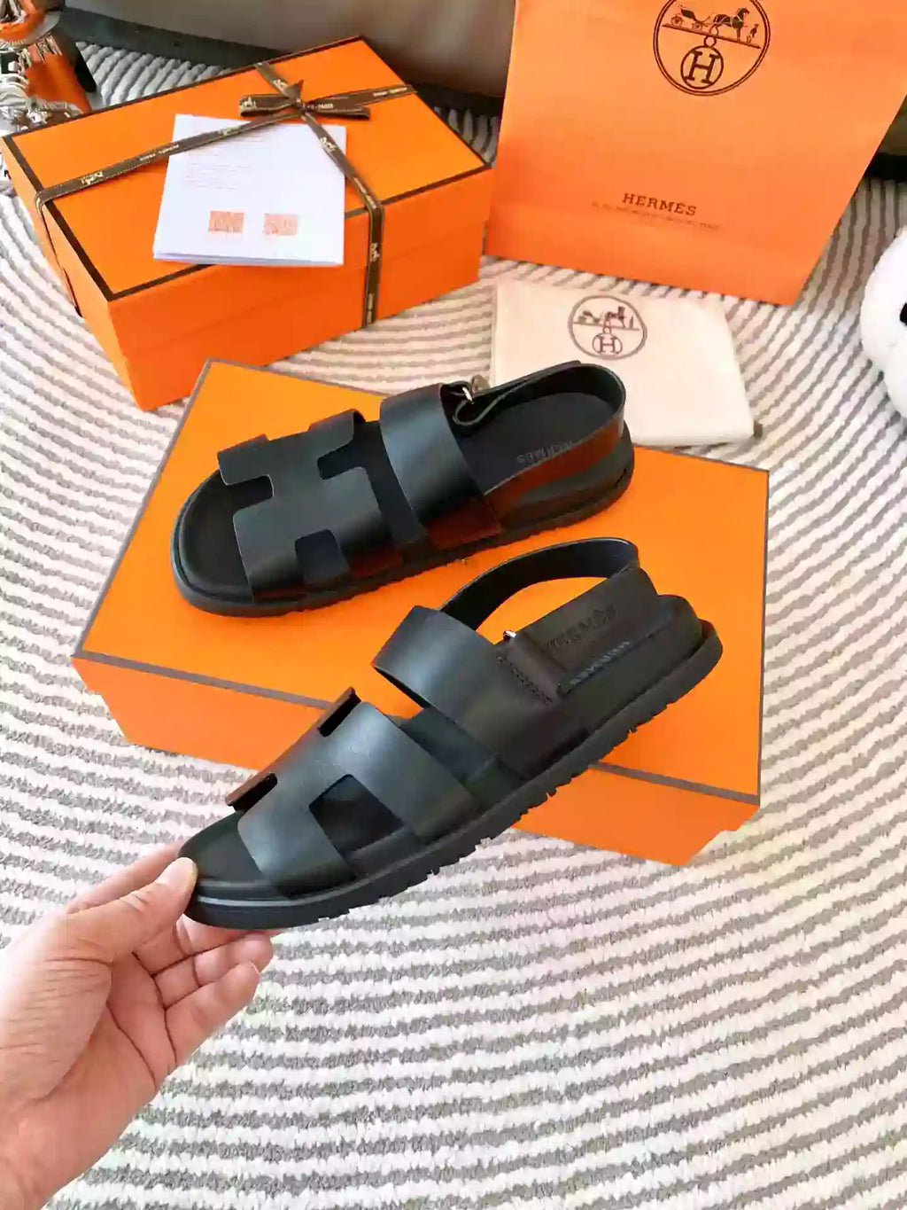 HERMES MEN’S GENIUS SANDALS IN BLACK CALFSKIN – HMSD003