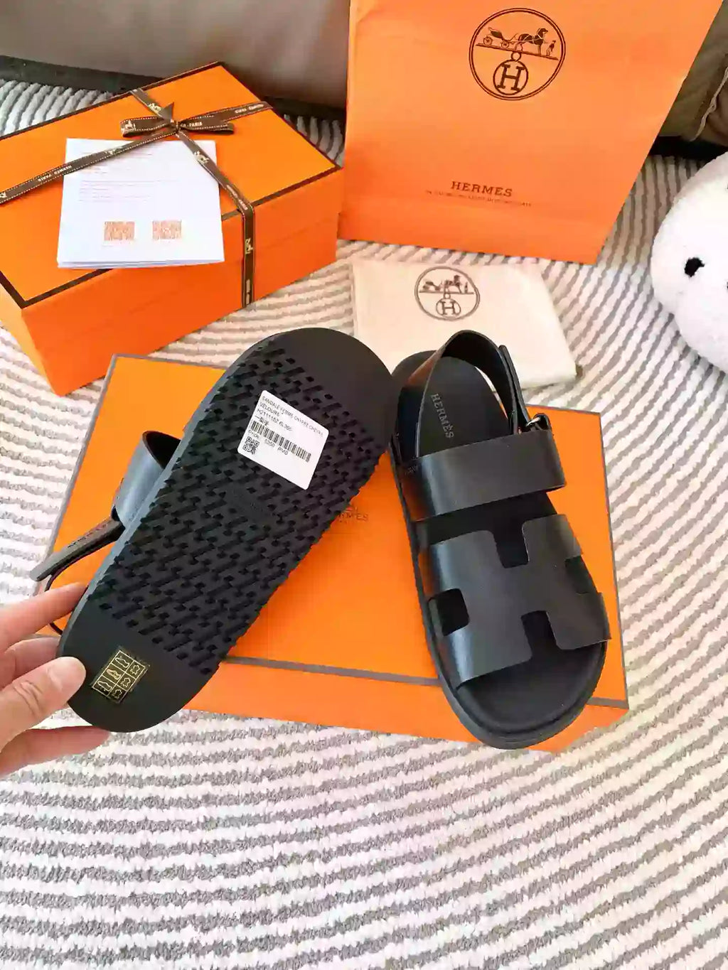 HERMES MEN’S GENIUS SANDALS IN BLACK CALFSKIN – HMSD003