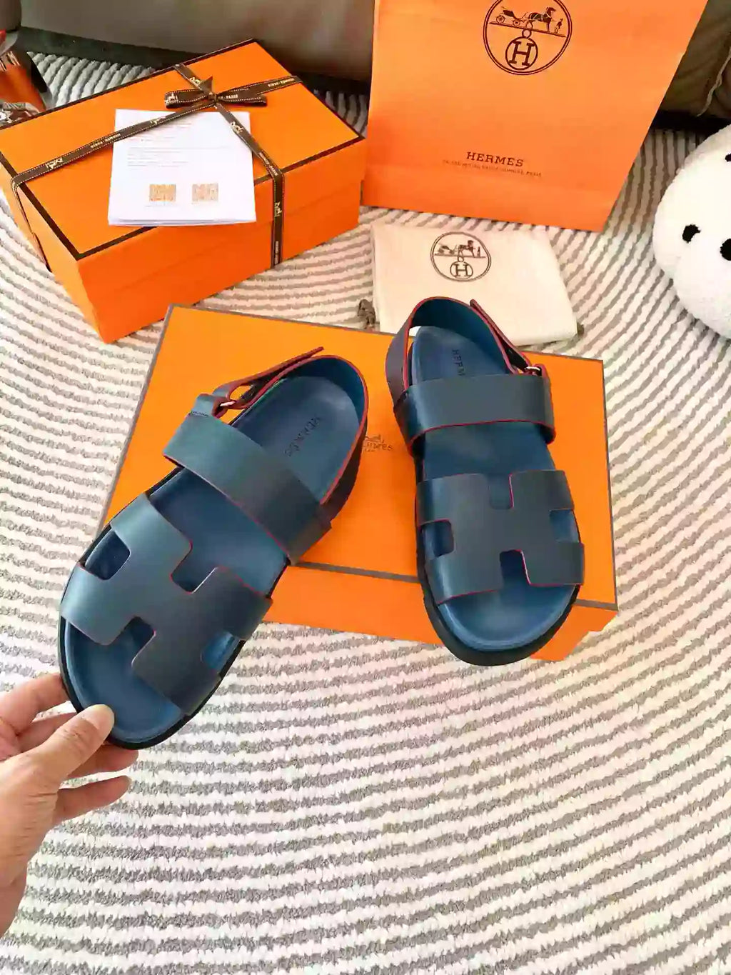 HERMES MEN’S GENIUS SANDALS IN BLUE CALFSKIN – HMSD004