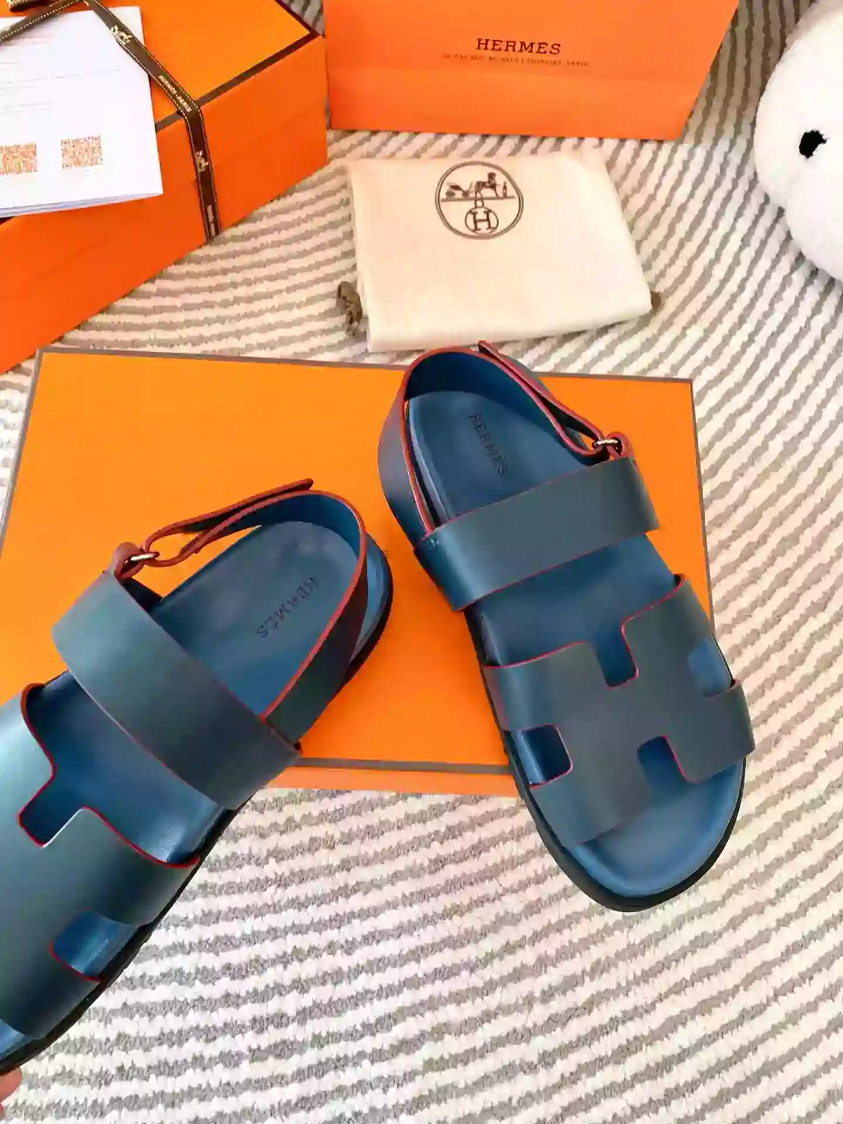 HERMES MEN’S GENIUS SANDALS IN BLUE CALFSKIN – HMSD004