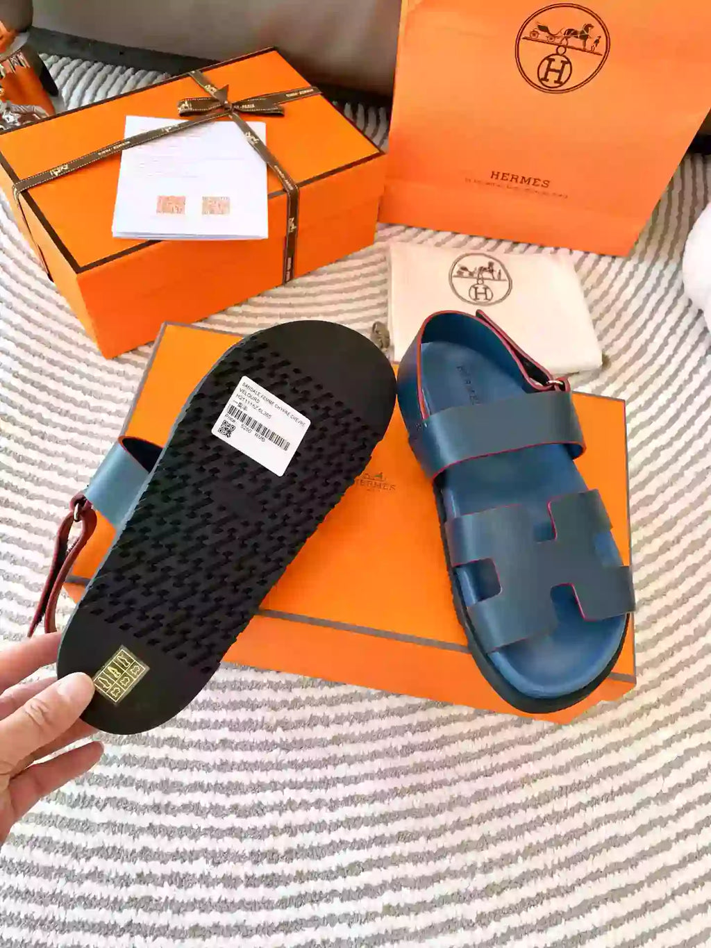 HERMES MEN’S GENIUS SANDALS IN BLUE CALFSKIN – HMSD004