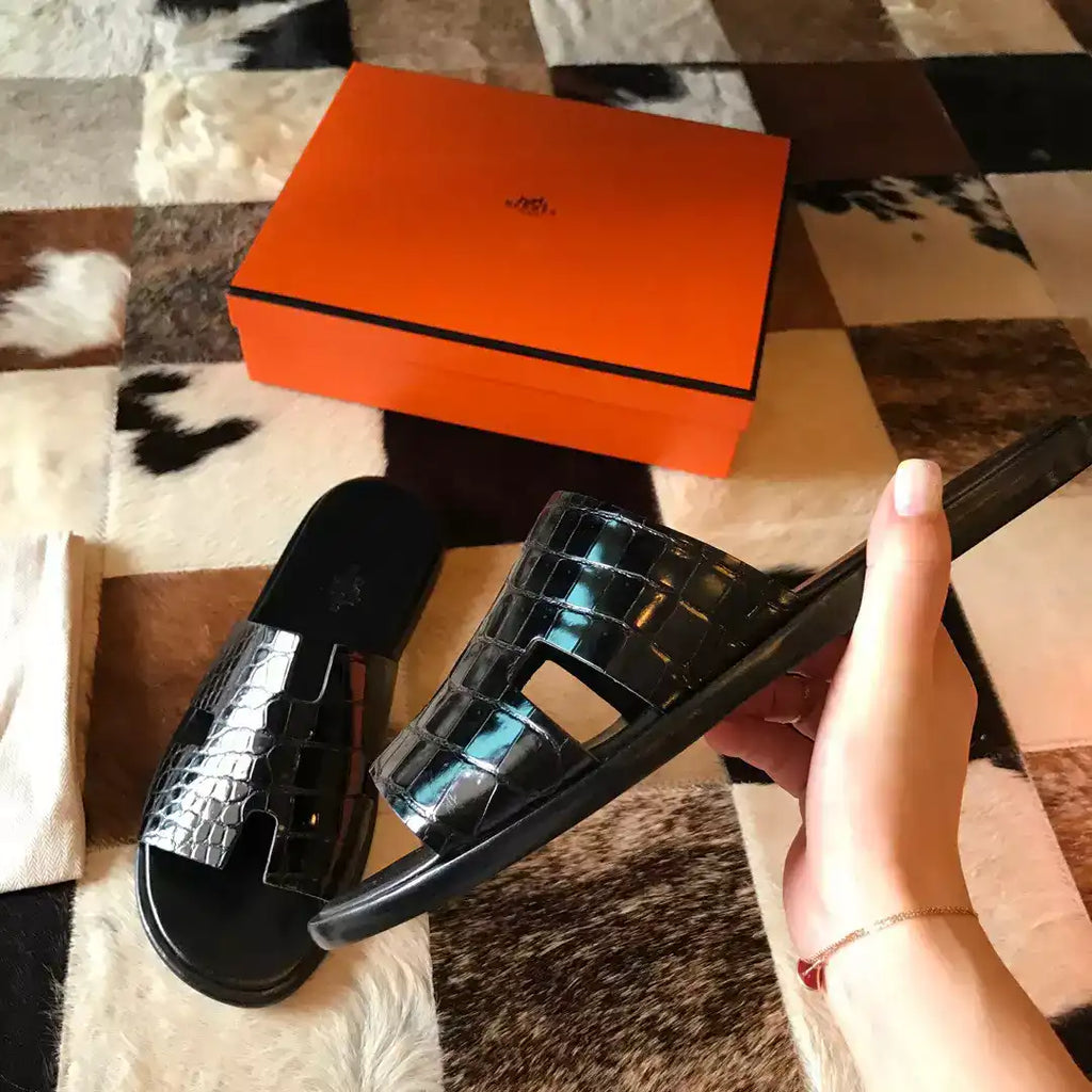 HERMES MEN’S IZMIR SANDALS IN BLACK SHINY NILOTICUS CROCODILE LEATHER – HMSD034