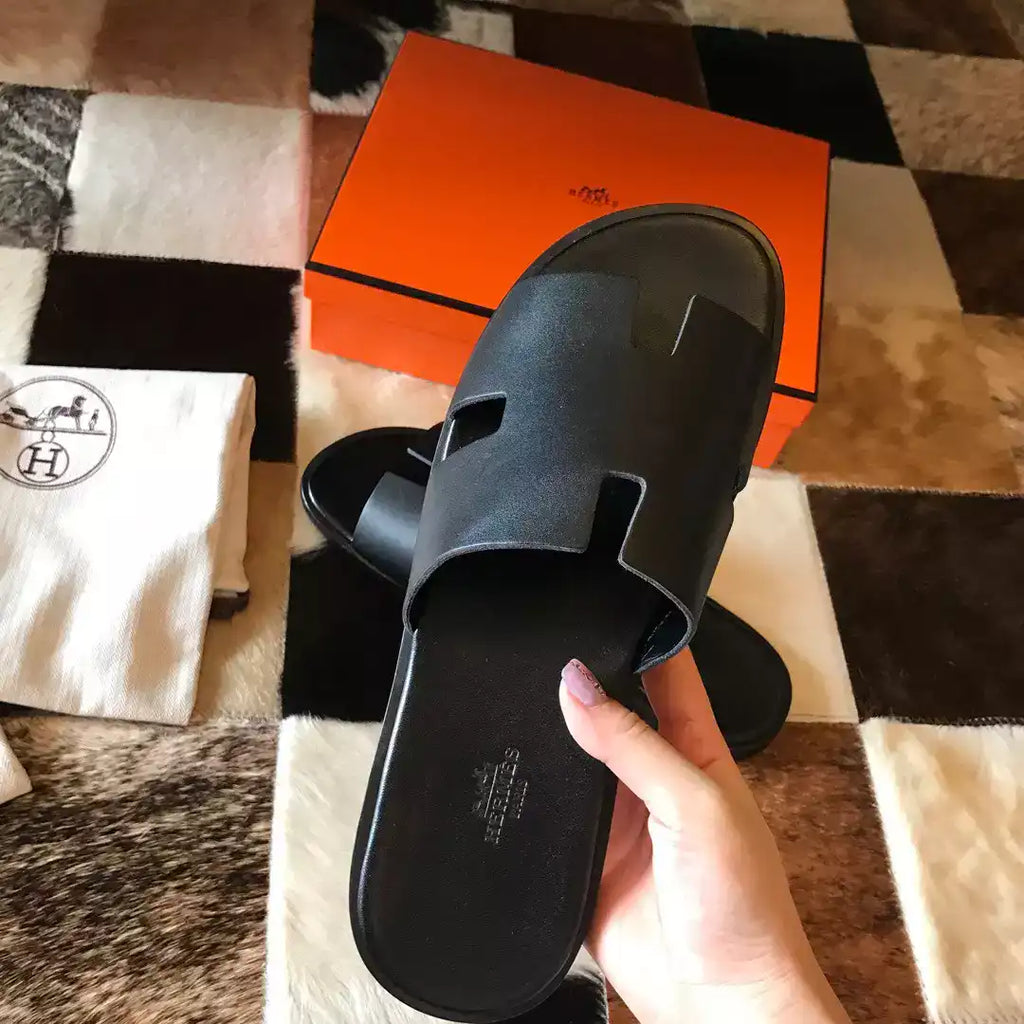 HERMES MEN’S IZMIR SANDALS IN BLACK SWIFT CALFSKIN – HMSD017
