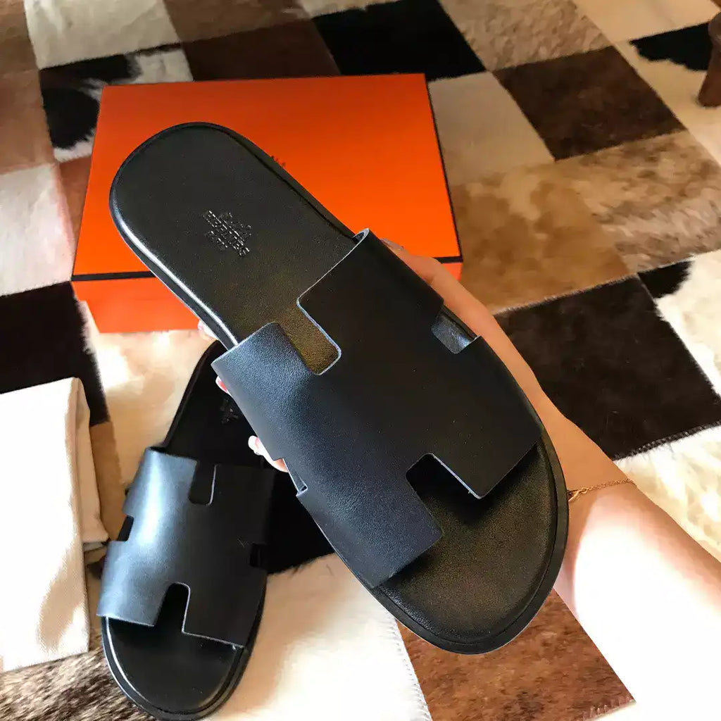 HERMES MEN’S IZMIR SANDALS IN BLACK SWIFT CALFSKIN – HMSD017