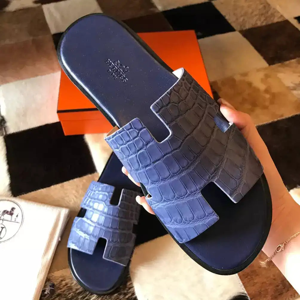 HERMES MEN’S IZMIR SANDALS IN BLUE MATTE NILOTICUS CROCODILE LEATHER – HMSD035