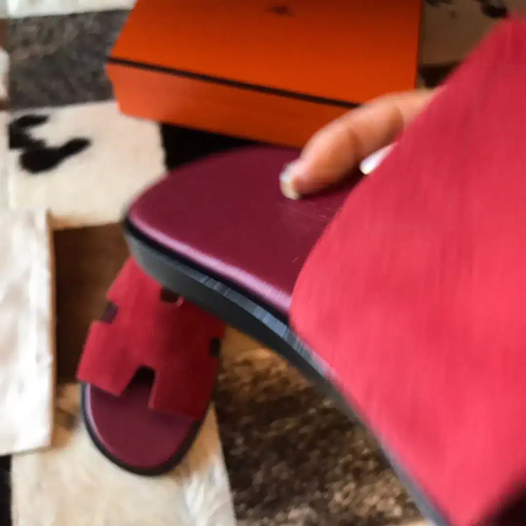 HERMES MEN’S IZMIR SANDALS IN BORDEAUX SUEDE CALFSKIN – HMSD037
