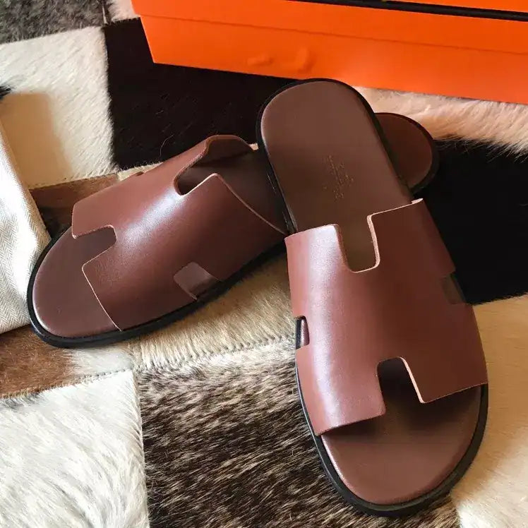 HERMES MEN’S IZMIR SANDALS IN BROWN SWIFT CALFSKIN – HMSD036