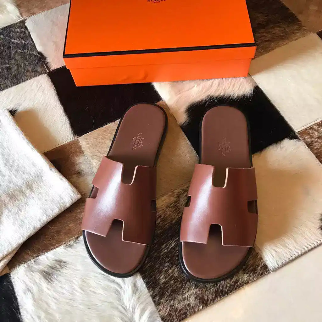 HERMES MEN’S IZMIR SANDALS IN BROWN SWIFT CALFSKIN – HMSD036