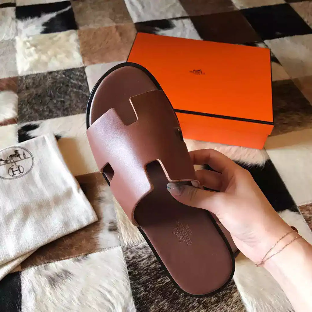 HERMES MEN’S IZMIR SANDALS IN BROWN SWIFT CALFSKIN – HMSD036