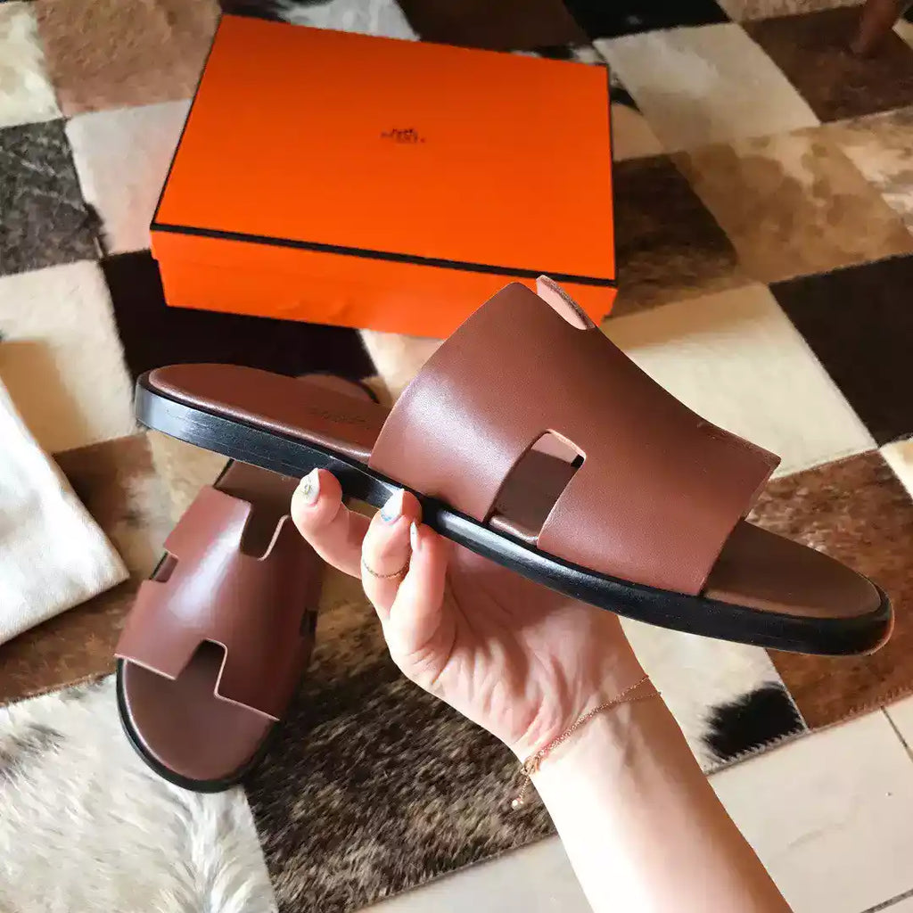 HERMES MEN’S IZMIR SANDALS IN BROWN SWIFT CALFSKIN – HMSD036
