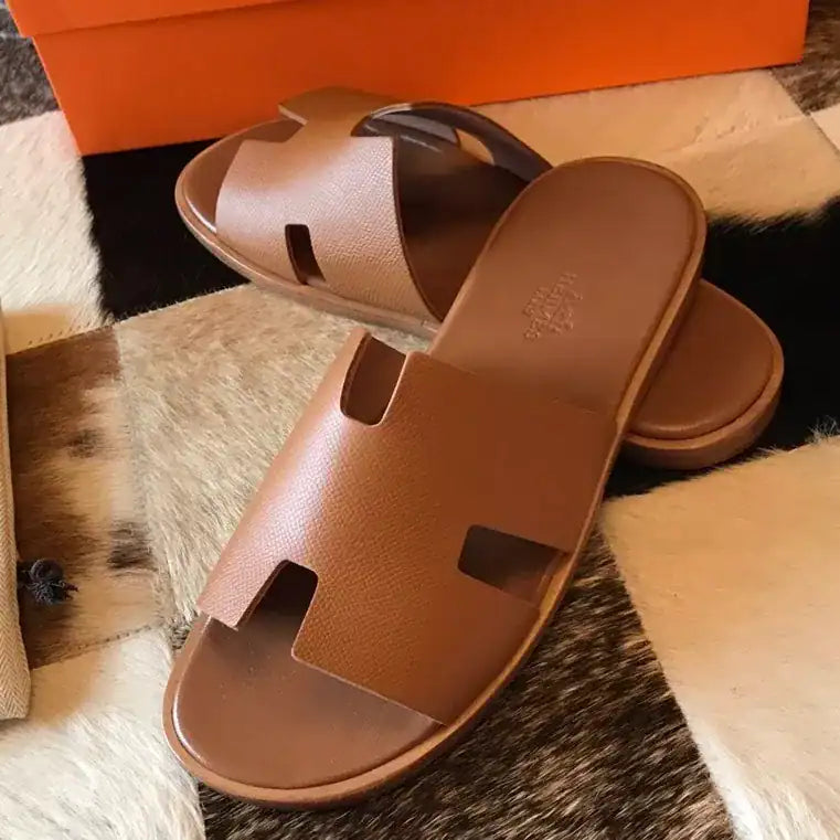 HERMES MEN’S IZMIR SANDALS IN GOLD EPSOM CALFSKIN – HMSD026