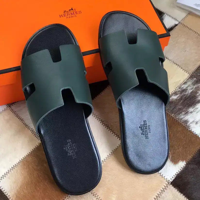 HERMES MEN’S IZMIR SANDALS IN GREEN SWIFT CALFSKIN – HMSD021