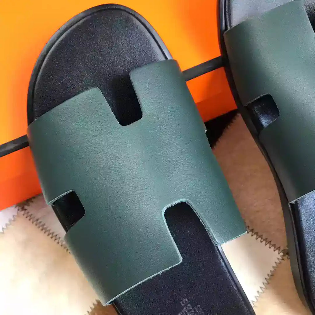 HERMES MEN’S IZMIR SANDALS IN GREEN SWIFT CALFSKIN – HMSD021