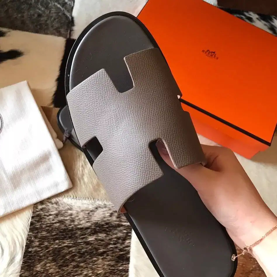 HERMES MEN’S IZMIR SANDALS IN GREY EPSOM CALFSKIN – HMSD027