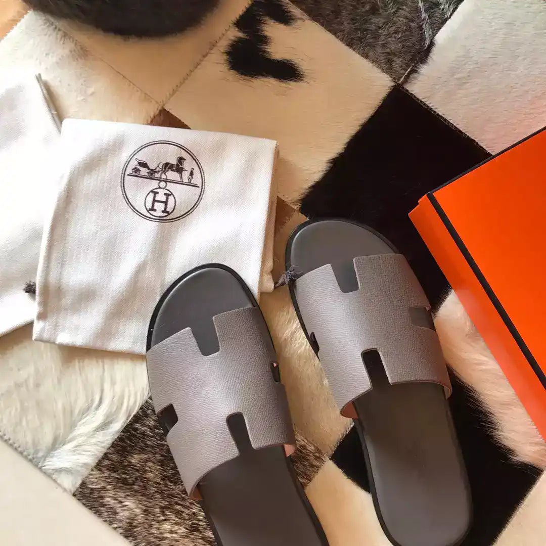 HERMES MEN’S IZMIR SANDALS IN GREY EPSOM CALFSKIN – HMSD027