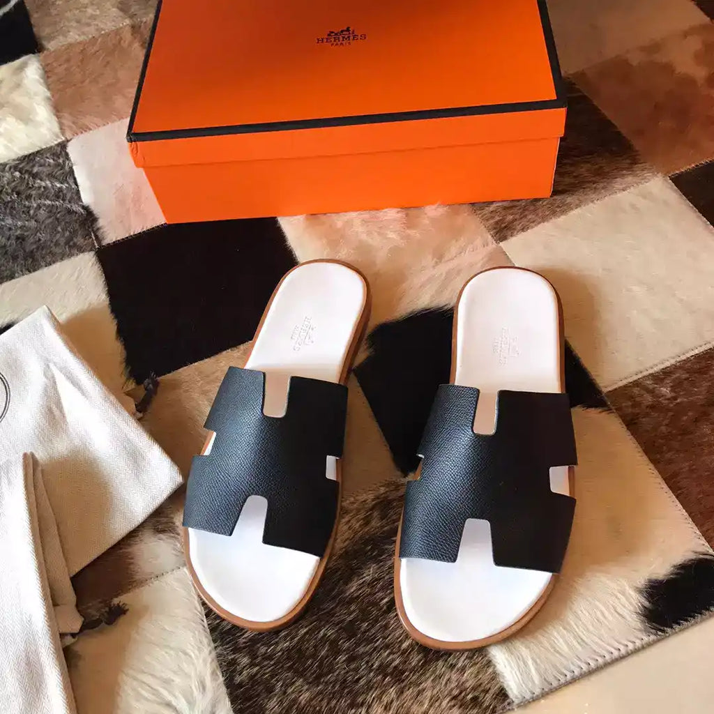 HERMES MEN’S IZMIR SANDALS IN NOIR EPSOM CALFSKIN – HMSD029