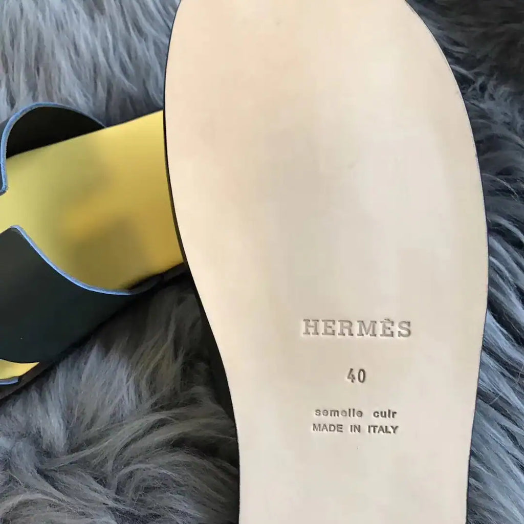 HERMES MEN’S IZMIR SANDALS IN NOIR SWIFT CALFSKIN – HMSD018