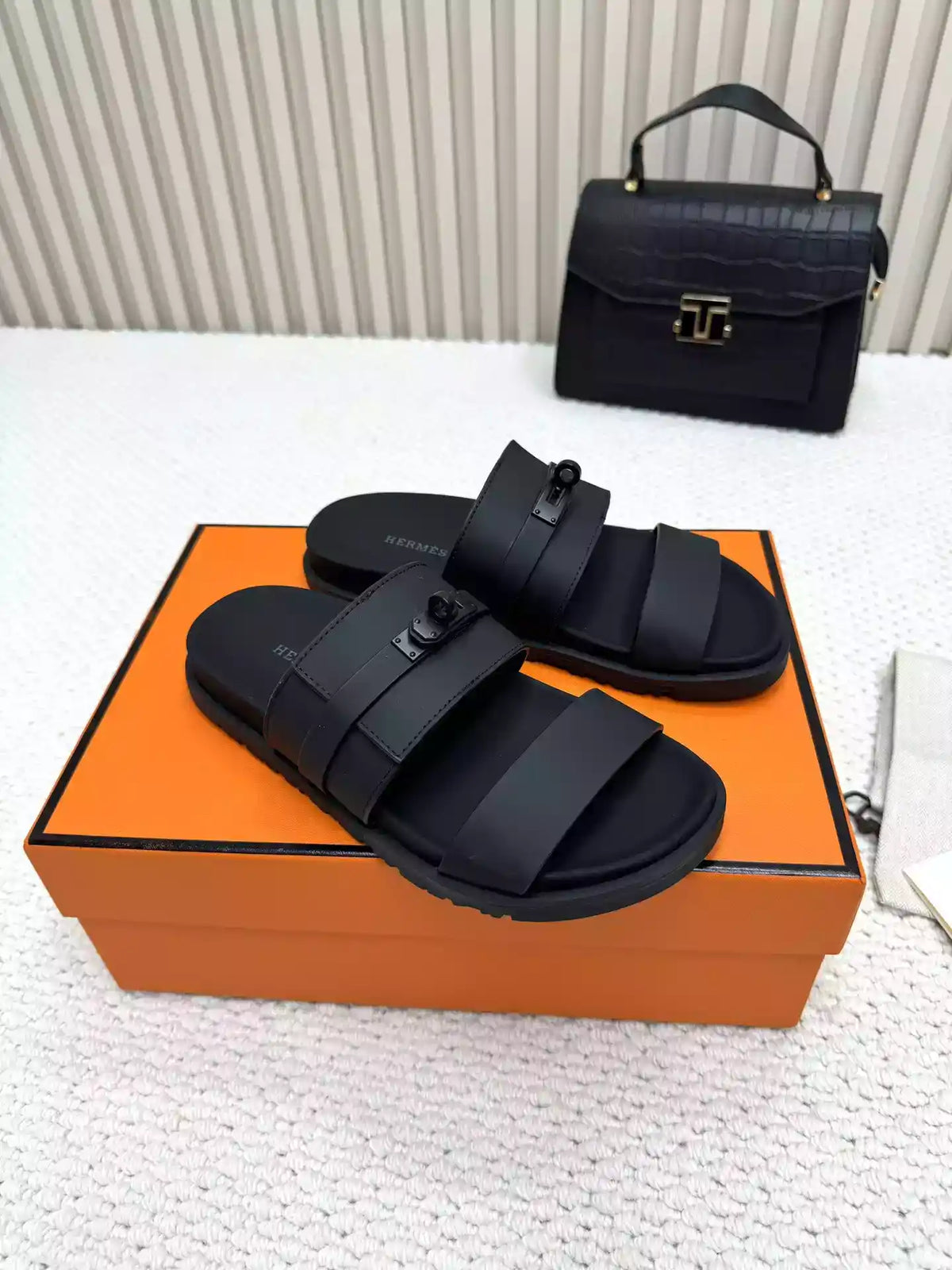HERMES MEN’S JACKSON SANDAL IN BLACK CALFSKIN – HMSD042